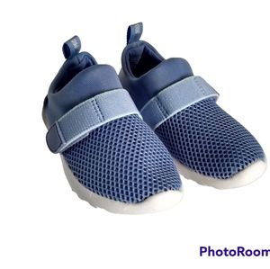 Girls Pull-On light blue Shoes Size 8 NWT